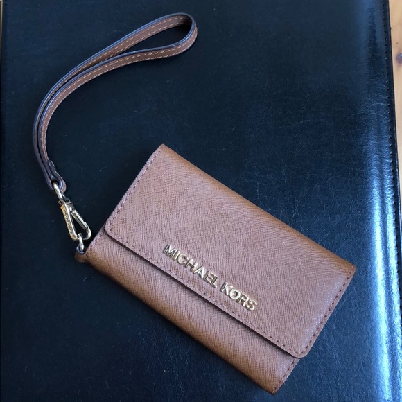 Michael Kors Handbags - Michael Kors Wristlet